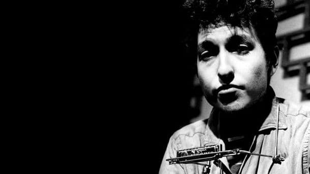 ... Sings Dylan