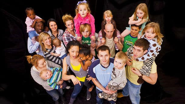 Young Mums' Mansion: The Dads Arrive